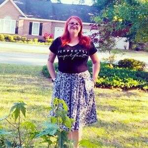 Floral Black and White Roses Floral Madison Skirt S